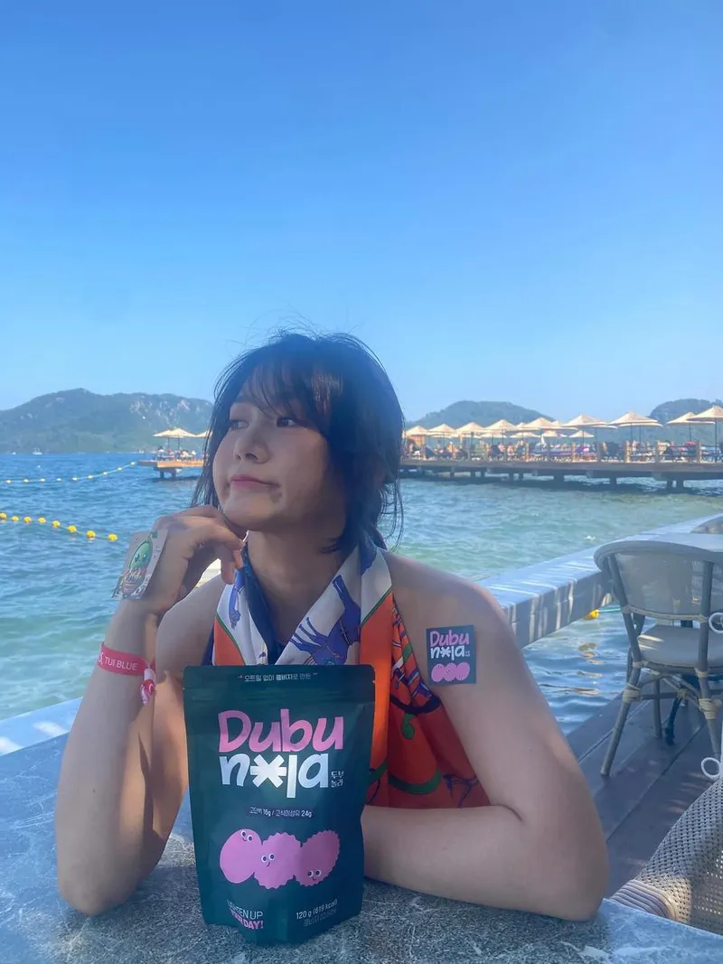 “콩비지로 시작된 여름”…박나래, 바다 앞에서 건강한 미소→힐링 무드 / 코미디언 박나래 인스타그램