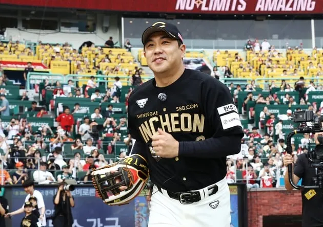 “은퇴식 출전 기록”…김강민, SSG서 마지막 출장→1961경기 대미 장식 / 연합뉴스