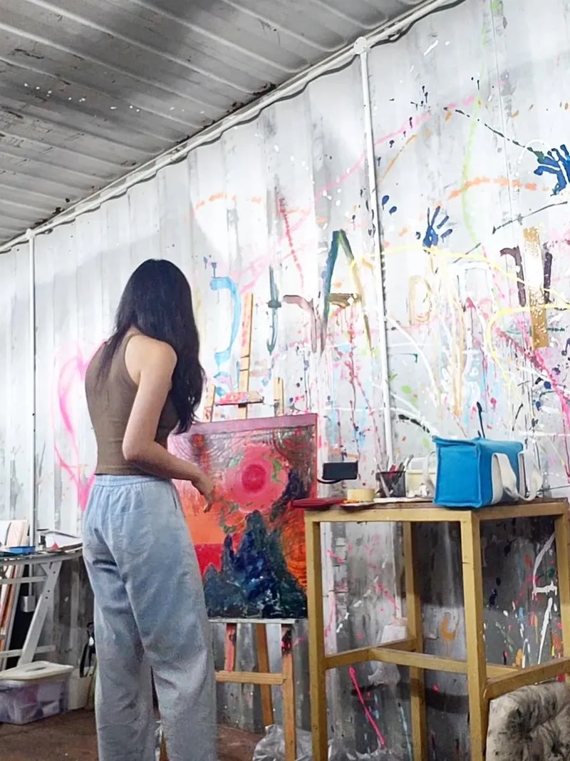 “Art Studio에서 빛난 몰입”…미경, 여름 오후→서정적 예술의 순간 / 나는 솔로 25기 미경 인스타그램