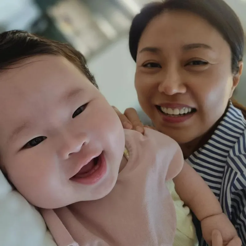 “모두를 행복하게 비추네”…조미령, 미소 속 여름→가족의 온기 가득 / 배우 조미령 인스타그램