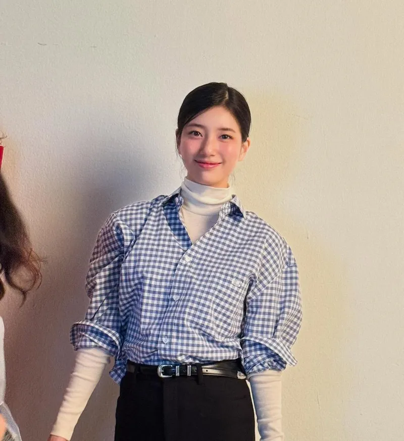 “잔잔하게 스며온 미소”…수지, 한낮의 여유→따스한 청량미 / 가수 수지 인스타그램