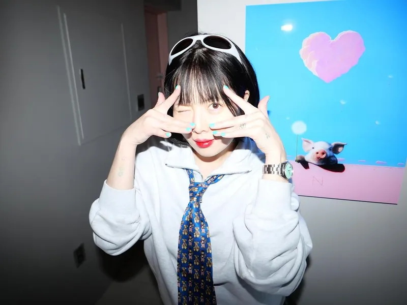 “다이어트가 답이다”…현아, 재치 넘친 표정→여름 셀카 압도 / 가수 현아 인스타그램