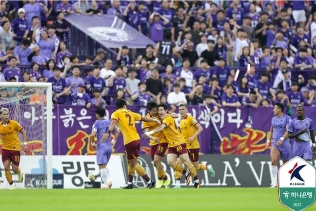 “신창무·아사니 합작골”…광주FC, 안양전 2-1 승→5위 도약 / 연합뉴스