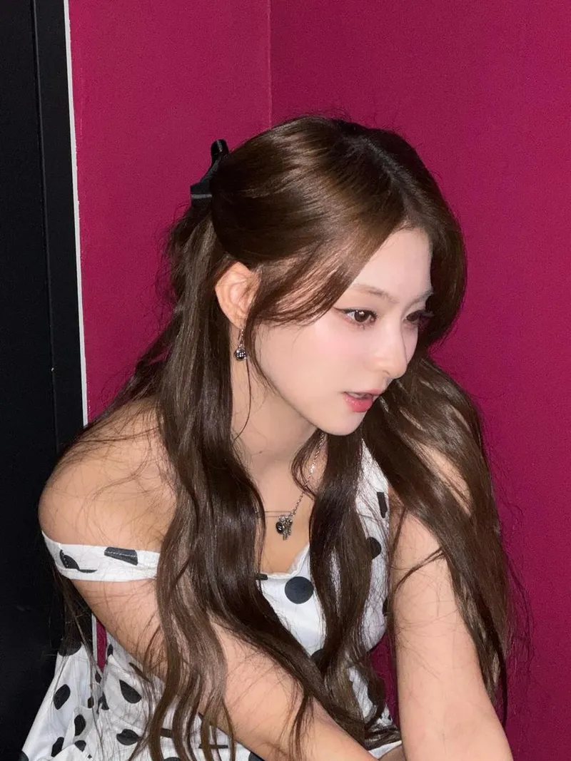 “고요하게 흐르는 시선”…이나경, 여름밤의 아우라→청순 절정 / 걸그룹 프로미스나인 이나경 인스타그램