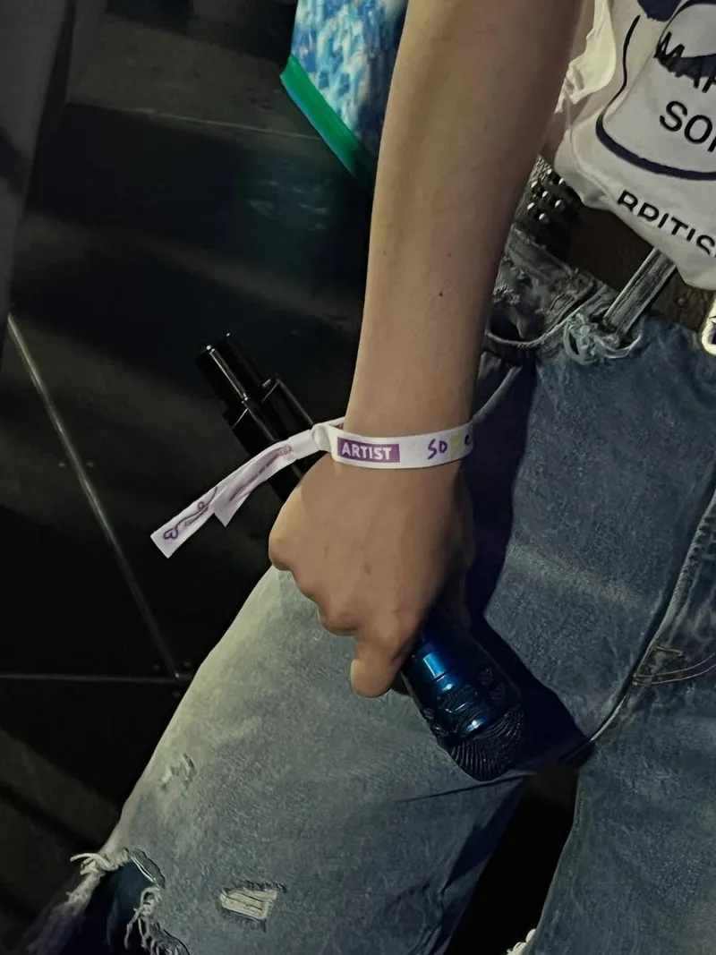 “썸데이의 여운이 깃든 밤”…기현, 무대 끝 활력→손끝으로 남긴 감동 / 그룹 몬스타엑스 기현 인스타그램