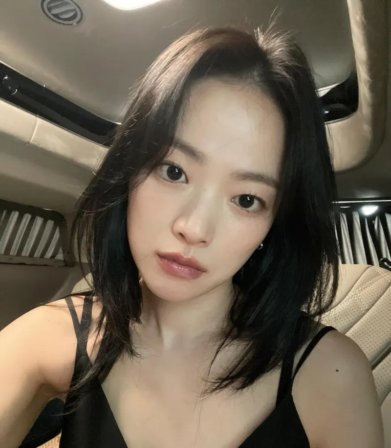 “맑은 눈동자에 머문 저녁”…천우희, 짙어진 여름빛→고요한 아우라 / 배우 천우희 인스타그램