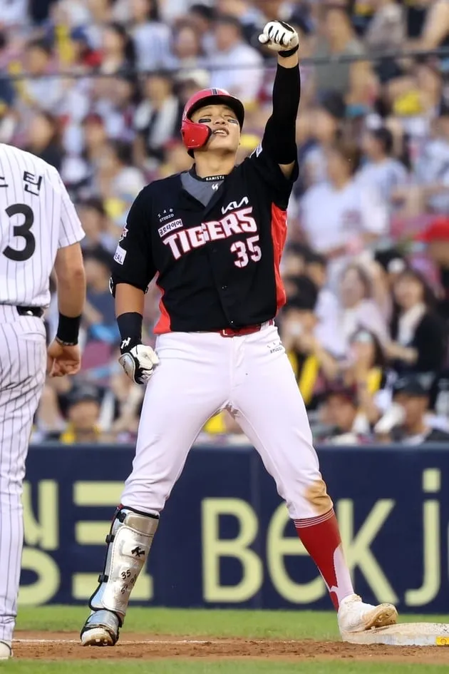 “결승타 임팩트”…김석환 맹타·정해영 20세이브→KIA, LG 난타전 제압 / 연합뉴스