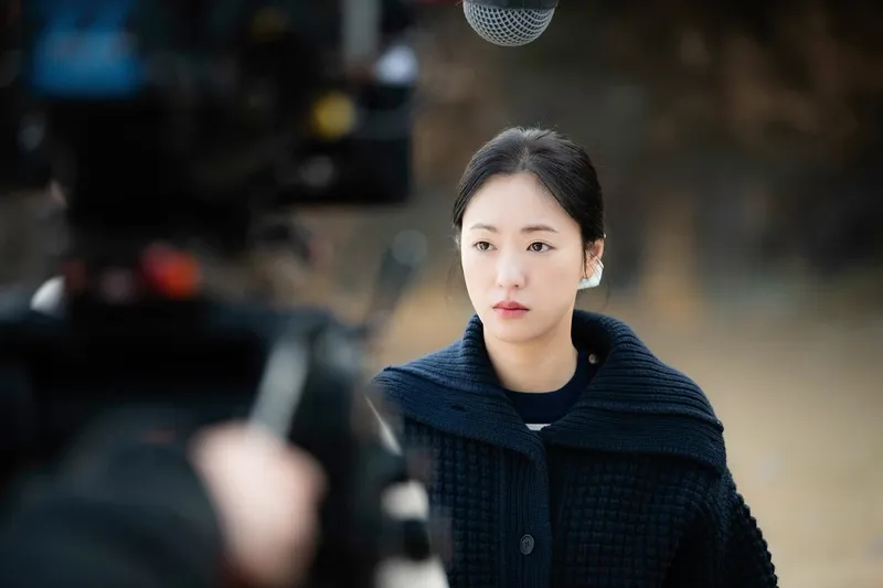 “기장님께서 찍어주신 다음이”…전여빈, 촬영 현장 속 담담함→깊어지는 눈빛 / 배우 전여빈 인스타그램