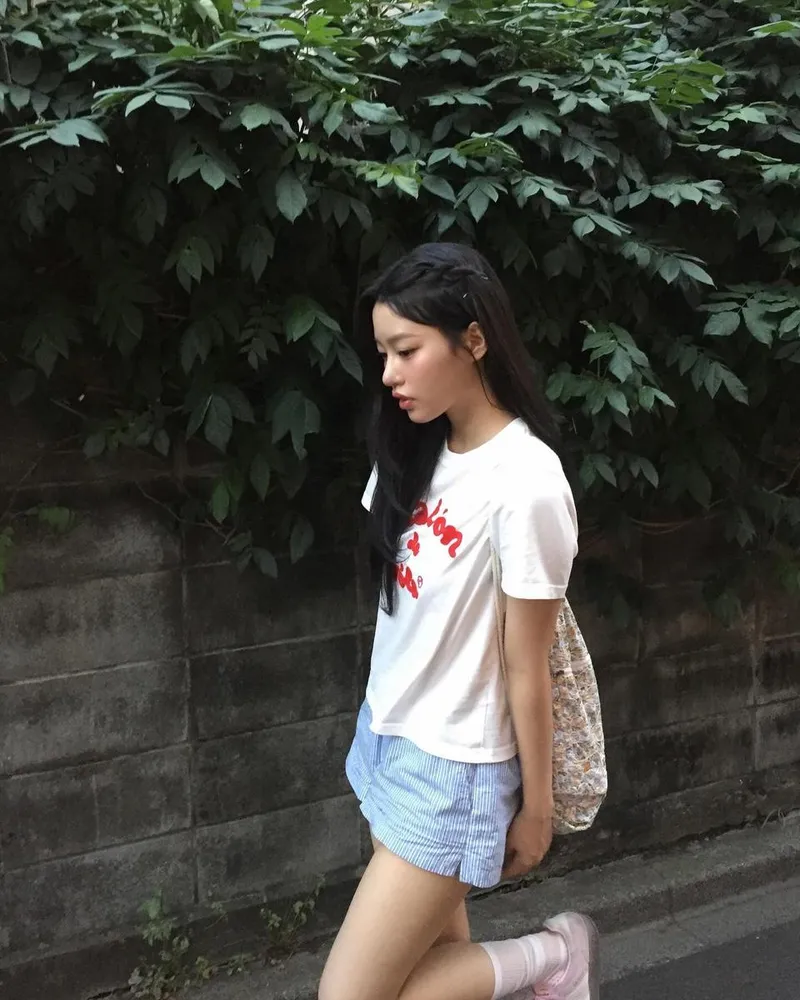 “초록 속을 걷는 마음”…강두나, 여름밤 고요함→잔상 남긴 산책 / 걸그룹 첫사랑 강두나 인스타그램