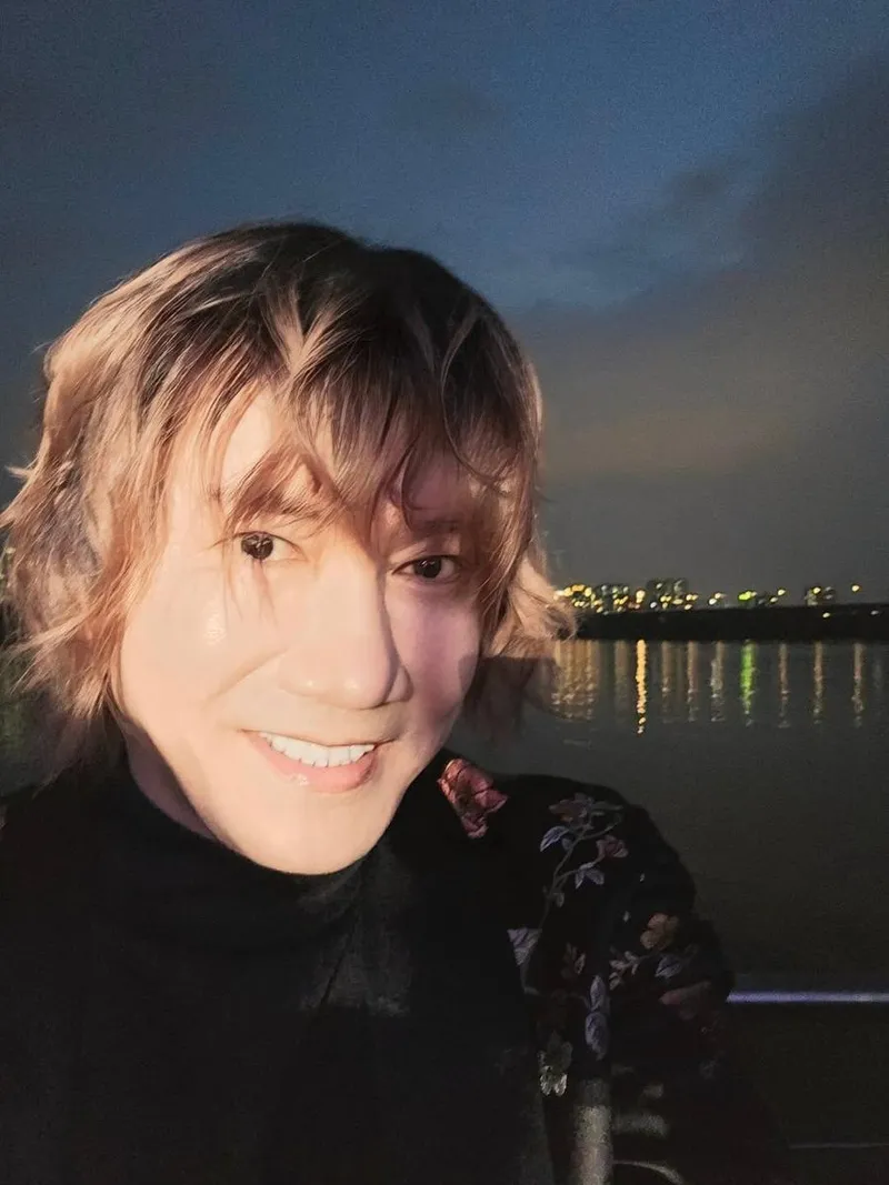 “저..젊어진 거 확인하셨죠”…김장훈, 한여름 밤 강변→청춘 에너지 가득 / 가수 김장훈 인스타그램