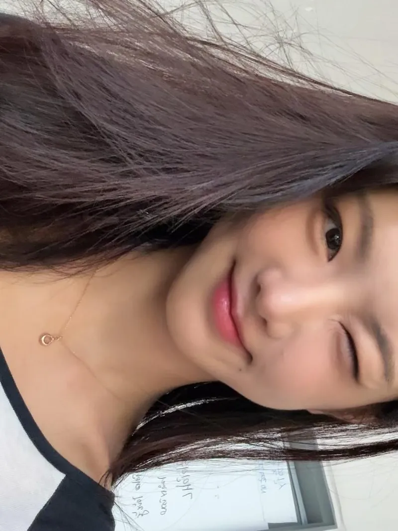 “모두 평온하길”…이세희, 미소 하나로→밤공기 위로 건네는 위로 / 배우 이세희 인스타그램