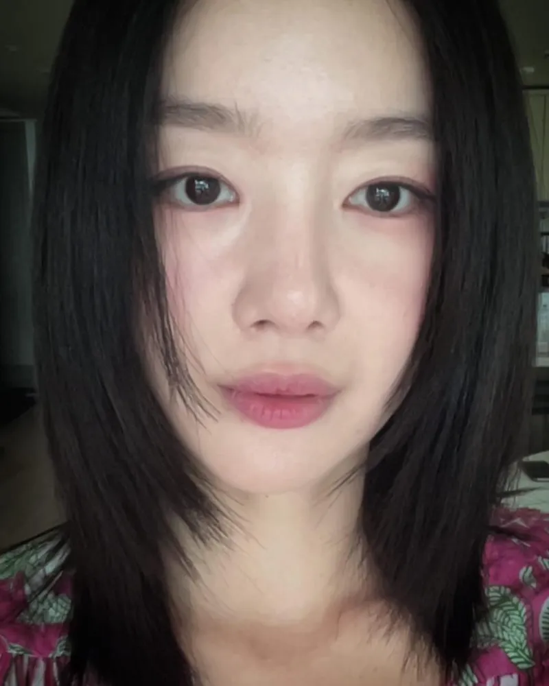 “어느 여름, 잠깐의 정적”…한선화, 깊은 시선→청초한 여운 / 배우 한선화 인스타그램