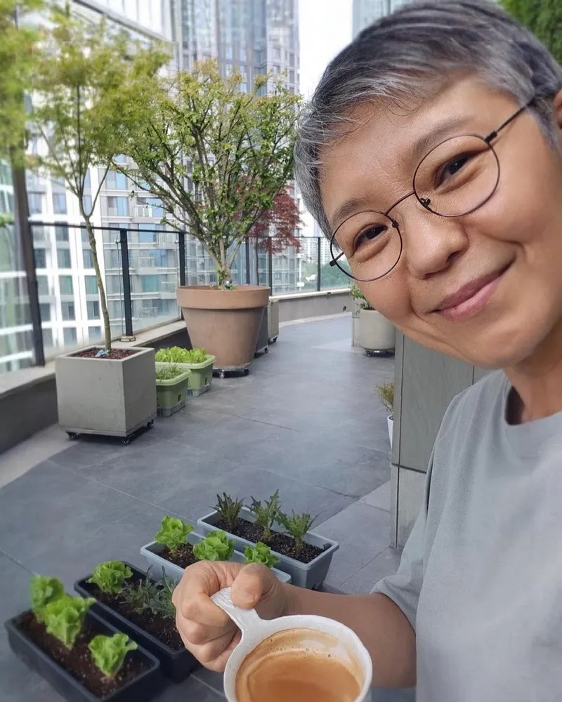 “잘 자라는 아이들 보며 뭉클해진다”…이은미, 생일의 온기→잔잔한 미소 / 가수 이은미 인스타그램