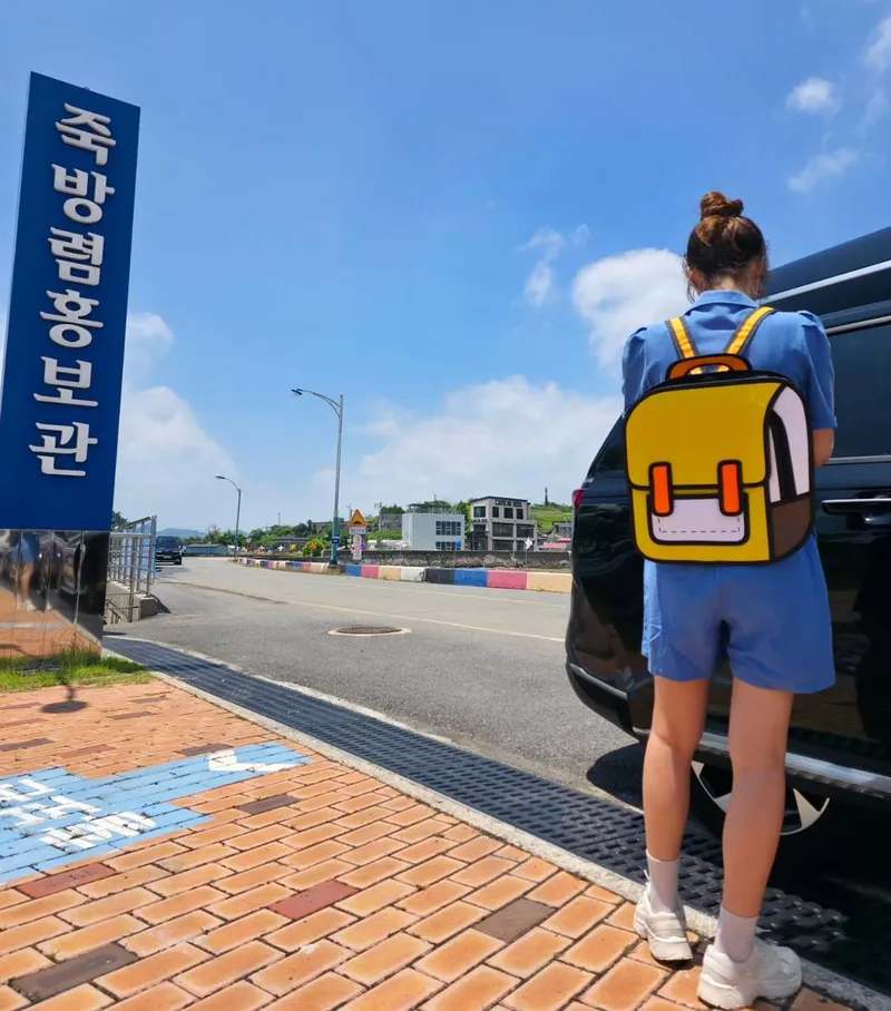 “죽방렴의 맛처럼 선명하게”…윤수현, 여름 햇살 아래→소년미 일상 / 가수 윤수현 인스타그램