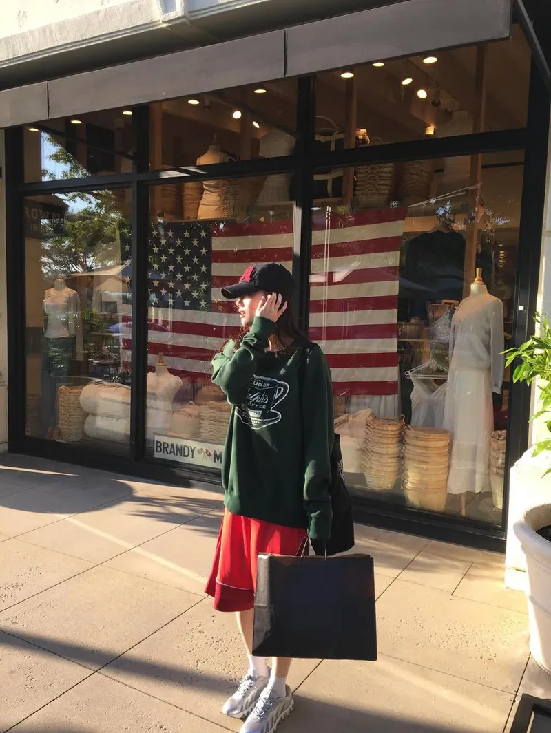 “20장 꽉 채운 추억”…이나은, 오후 햇살 아래→일상 속 설렘 포착 / 배우 이나은 인스타그램
