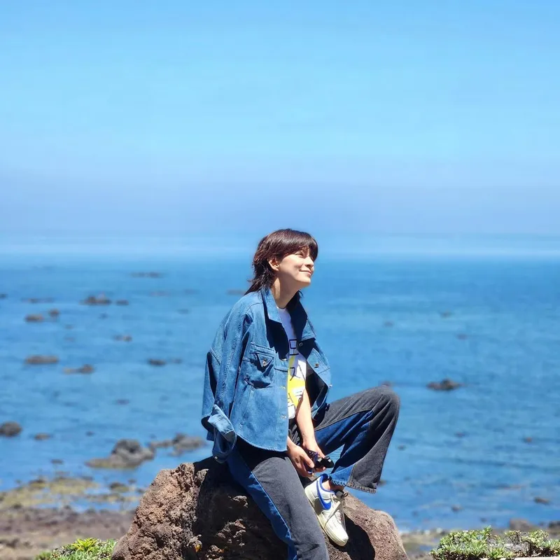 “제주 바람 닮은 표정”…정혜인, 푸른 휴식→여름 바다 품은 순간 / 배우 정혜인 인스타그램