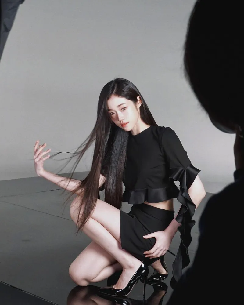 “노윤서, 흑의 각성”…강렬 눈빛→여신 포스의 경계 넘다