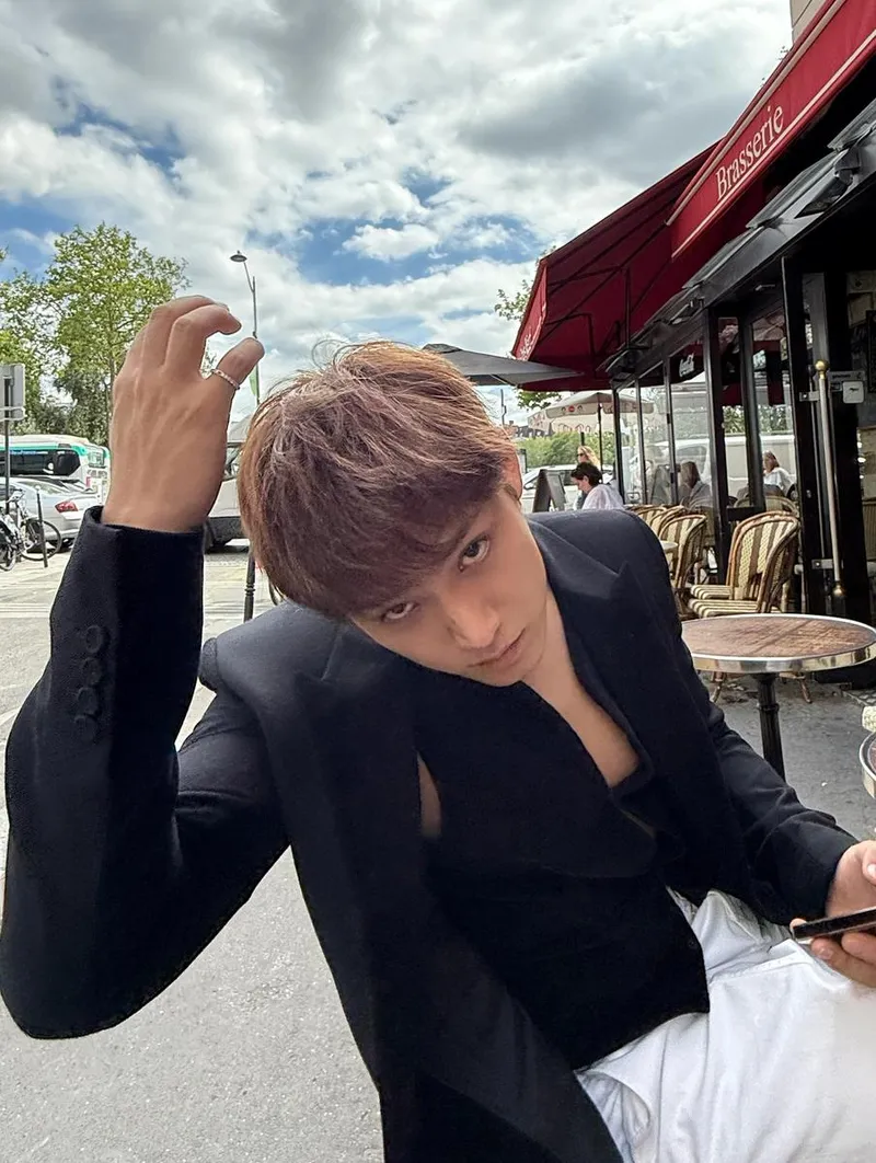 “Hahaha”…민규, 거리 위 여유→도발적 눈빛의 압도 / 그룹 세븐틴 민규 인스타그램