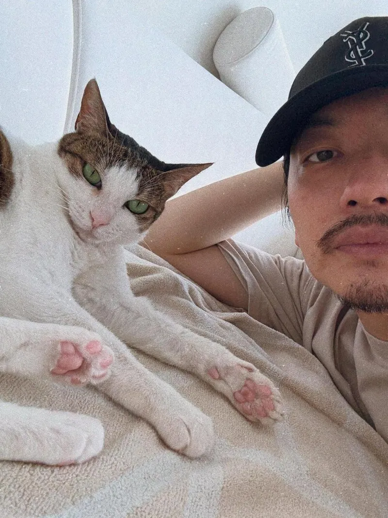 “Mojaman”…이동휘, 여름 오후 속 고요→반려묘와 닮은 온기 / 배우 이동휘 인스타그램