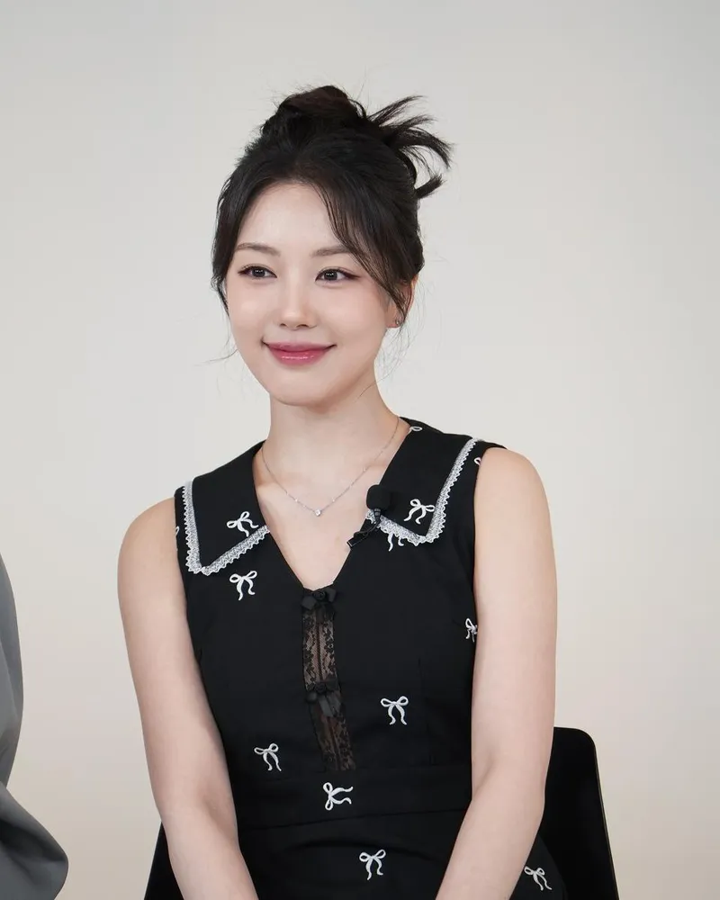 “고요한 미소, 여운의 오후”…박시우, 단아함 속 깊이→여름 감성 자극 / 배우 박시우 인스타그램