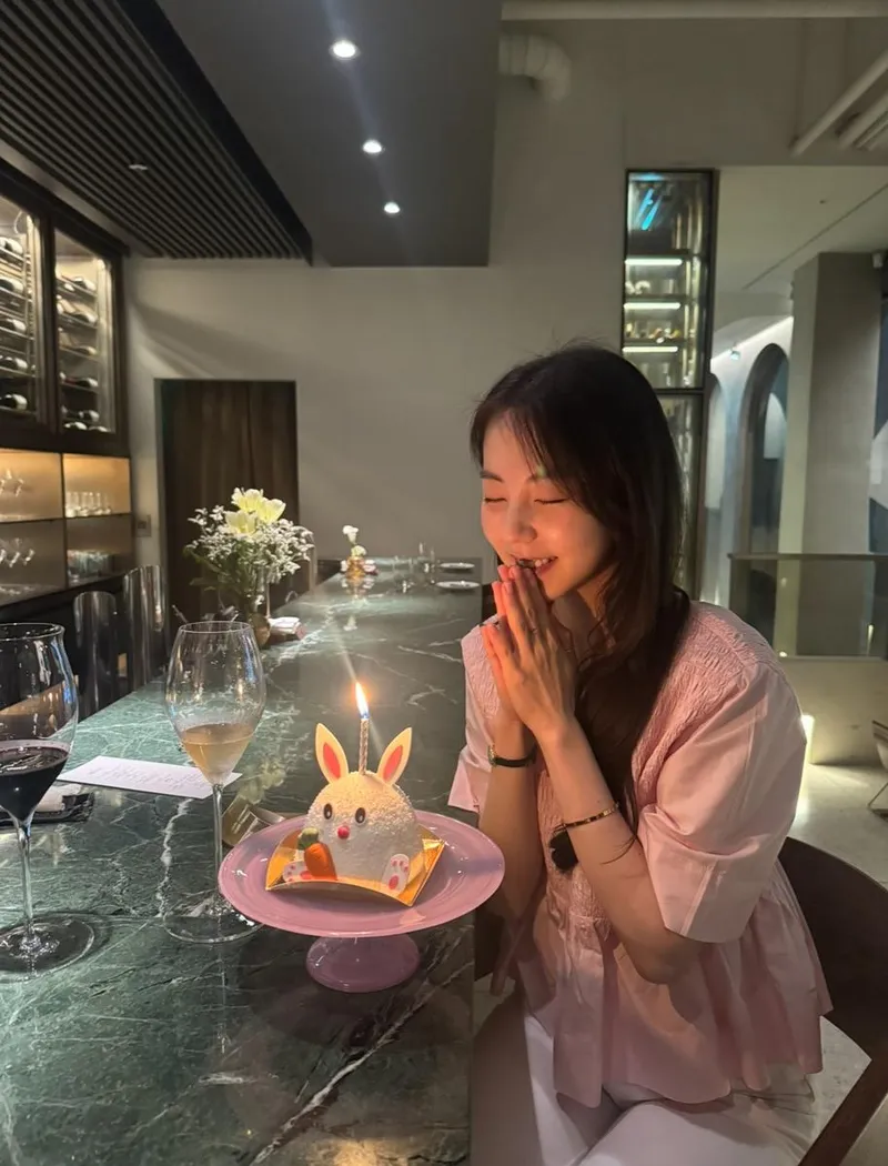 “행복이 가득했던 밤”…안소희, 촛불 앞 미소→잔잔한 환희 / 배우 안소희 인스타그램
