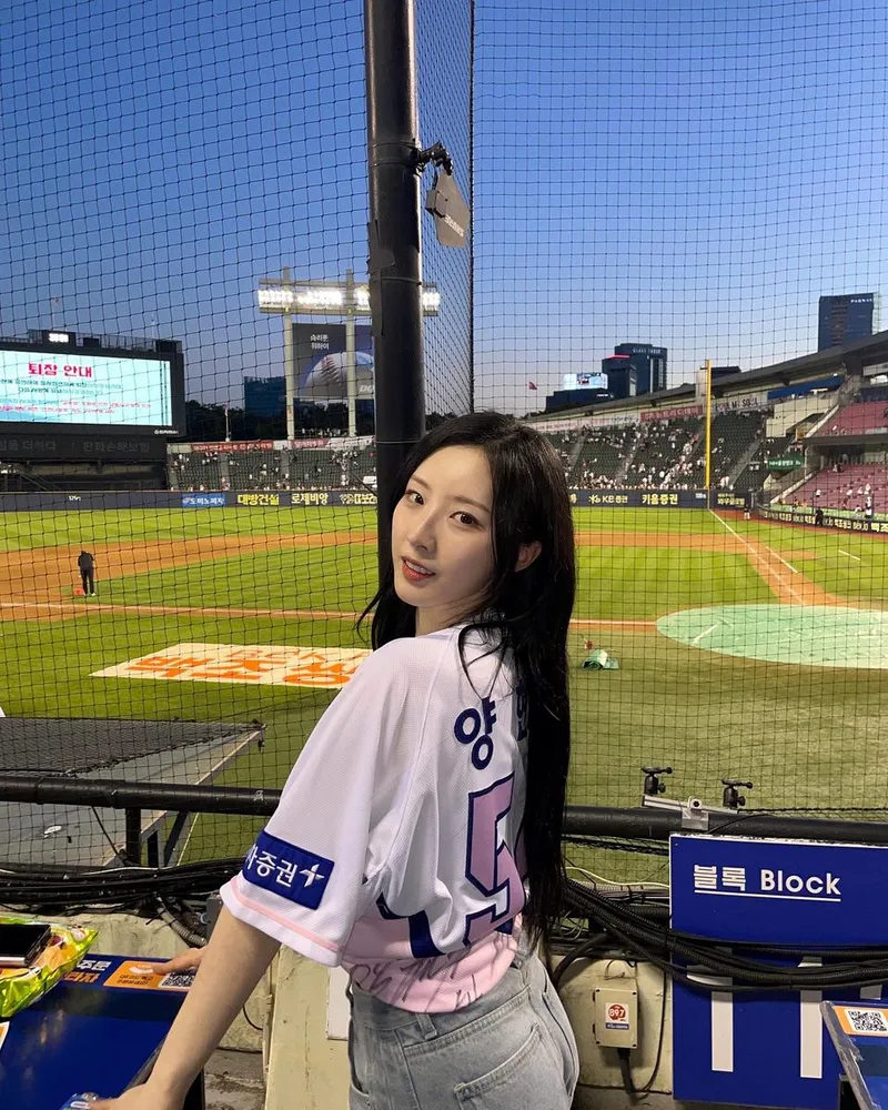 “기아 공주님 다녀감”…하슬, 야구장 설렘→초여름 청량美 가득 / 걸그룹 아르테미스 하슬 인스타그램
