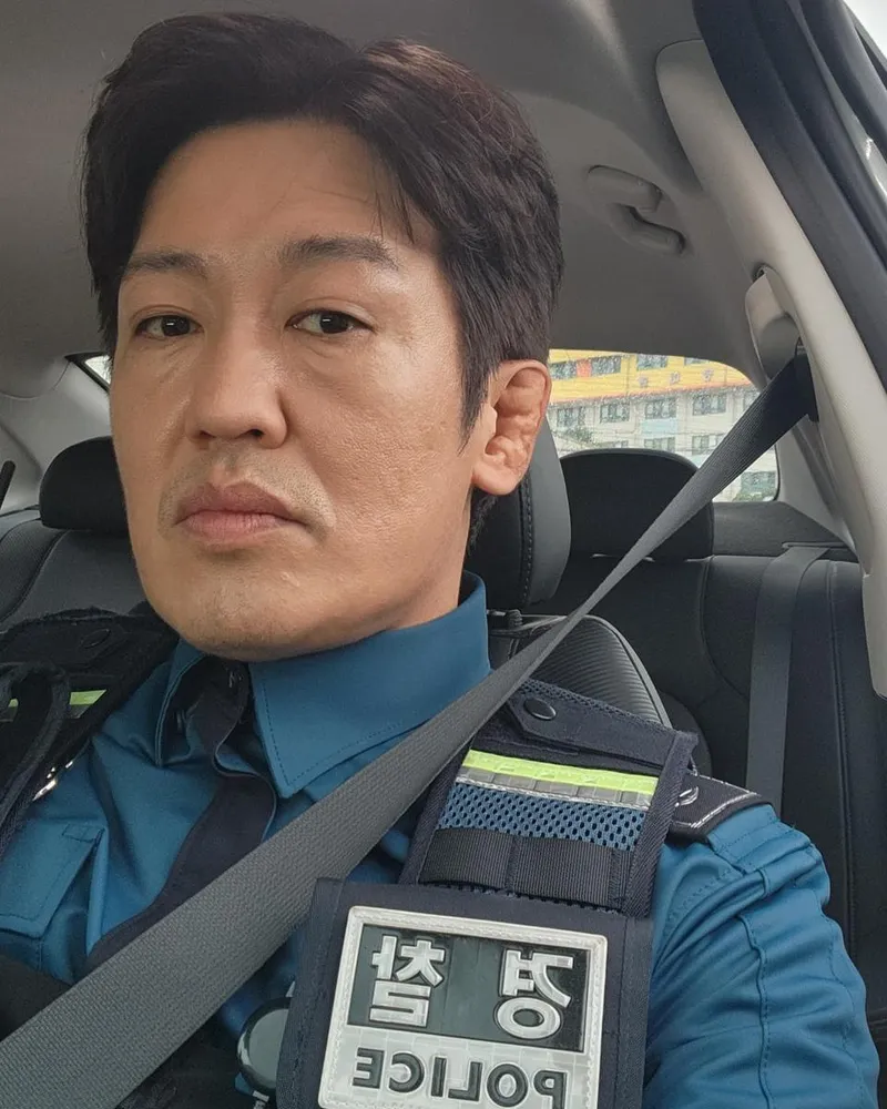 “난 괜찮아”…허성태, 흔들림 없는 눈빛→경찰 변신 / 배우 허성태 인스타그램