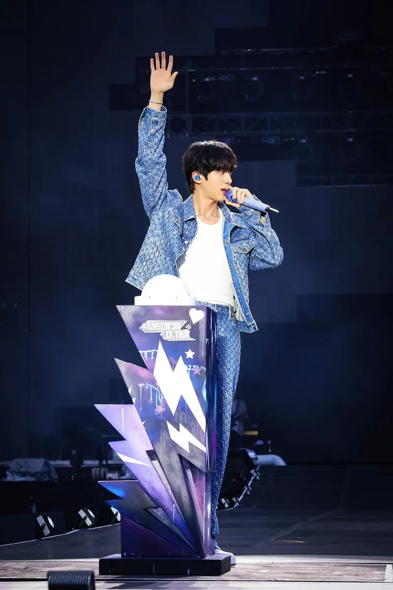 “아미와 뛰는 시간”…방탄소년단 진, ‘#RUNSEOKJIN_EP.TOUR’ 첫 팬콘서트→열정과 감동의 서막