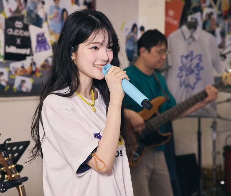“밴드와 어우러진 단단한 감성”…규빈, ‘Billboard on YOU’ 무대→팬들과 깊은 교감 / 라이브웍스컴퍼니