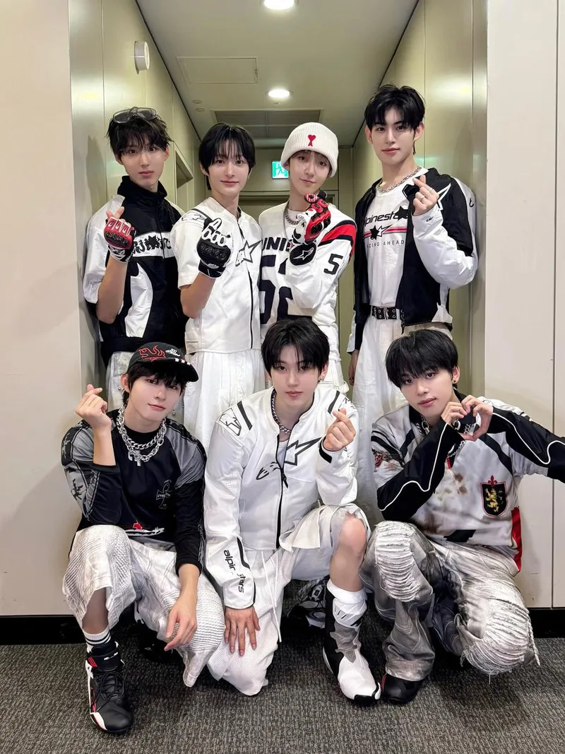 “킥플립, 신인상 영광과 뜨거운 무대”…‘FREEZE’로 성장 증명→미니 2집 활동 마무리 / JYP엔터테인먼트