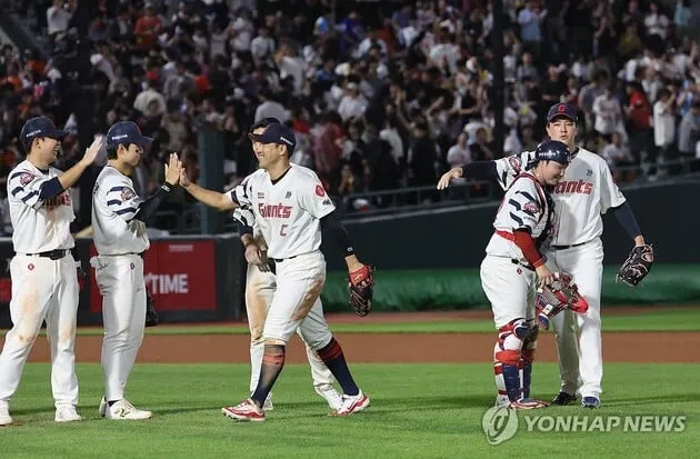 “피치 클록 효과”…KBO, 경기시간 11분 단축→3시간 2분 기록 / 연합뉴스