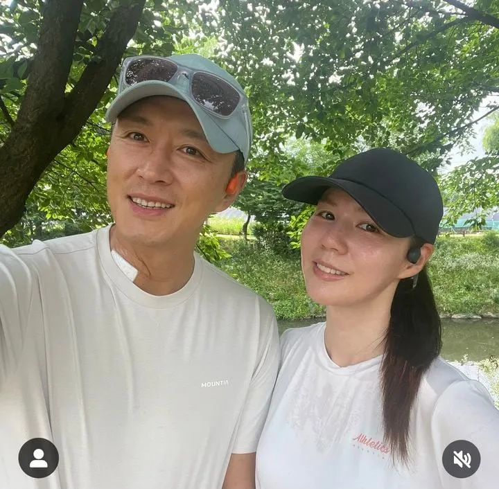 “긍정·회복의 시간”…진태현, 암 수술 후 박시은과 산책→반가운 근황에 응원