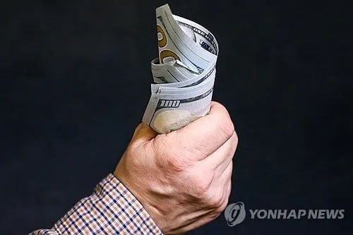 경제학자 90% "5년 내 달러 안전자산 지위 약화 우려"…달러인덱스 3년 만에 최저