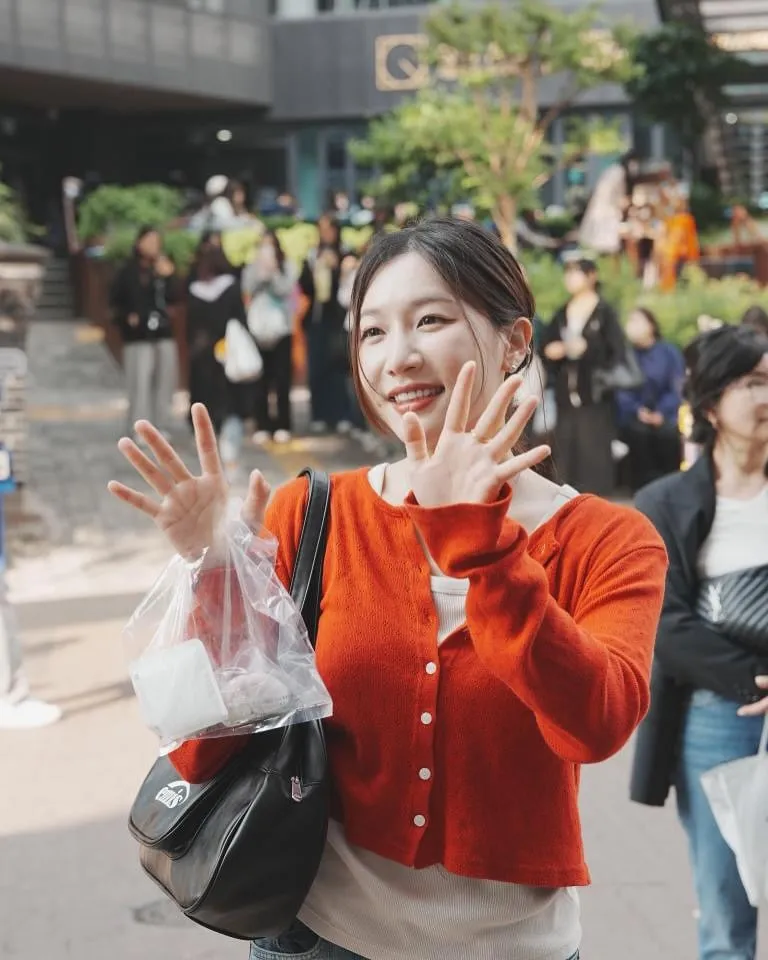 “우리 만날 수 있는 그날까지”…정소연, 다정한 인사→싱그러운 단발 매력 / 걸그룹 라붐 정소연 인스타그램