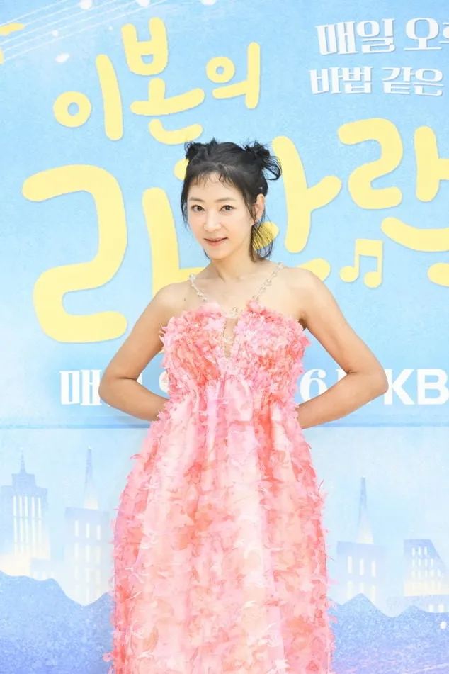 “마법 같은 라디오 귀환”…이본, ‘이본의 라라랜드’로 21년 만에 오후 4시를 물들이다→운명 같은 선택의 무대