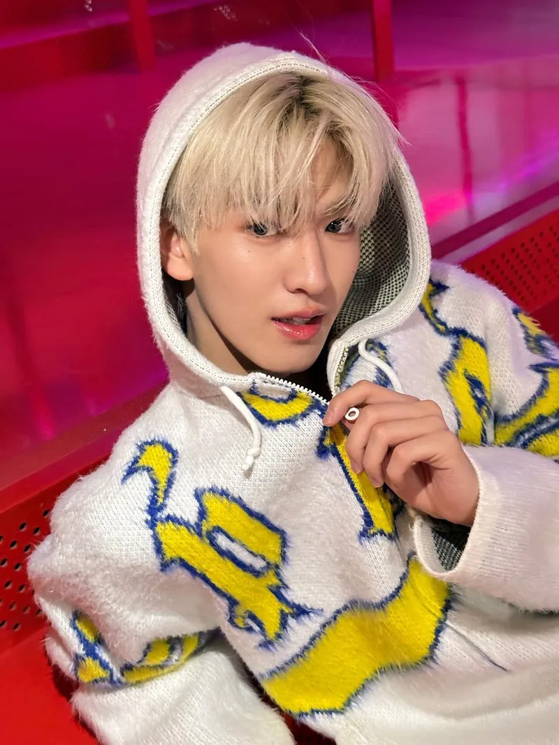 “I hover like a star”…진욱, 몽환 눈빛에 여름 감성 폭발 / 그룹 BUS 진욱 인스타그램