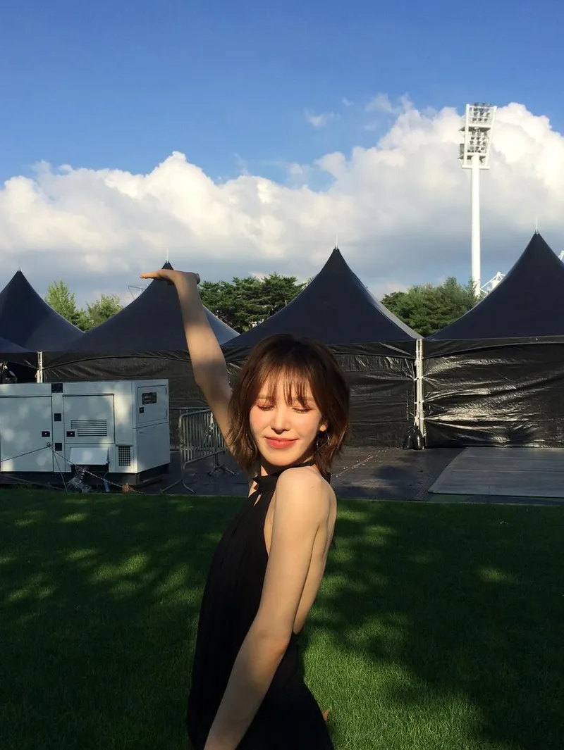 “햇살을 담은 미소”…웬디, 여름빛 속 물든 순간→청량감 폭발 / 걸그룹 레드벨벳 웬디 손승완 인스타그램