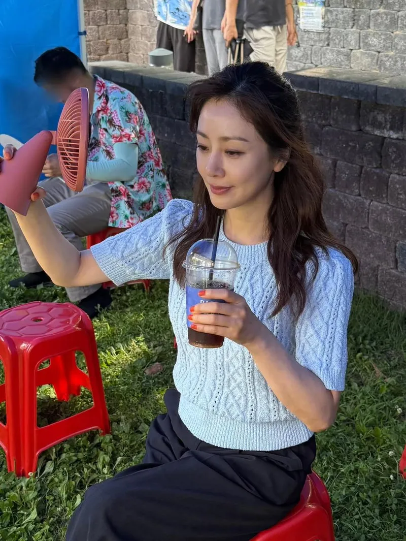 “비올 줄 알았는데 럭키”…오나라, 휴식 속 미소→여름 햇살 녹였다 / 배우 오나라 인스타그램
