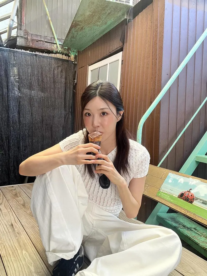 “다카마쓰 나오시마”…이유나, 여름 오후의 휴식→청순한 눈빛 / 걸그룹 브브걸 이유나 인스타그램