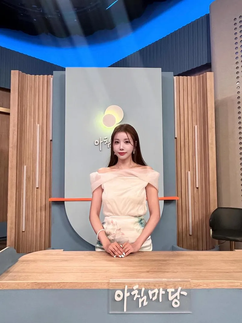 “함께여서 든든했어요”…두리, 향긋한 여름 스튜디오→차분한 미소로 전한 기대 / 가수 두리 인스타그램