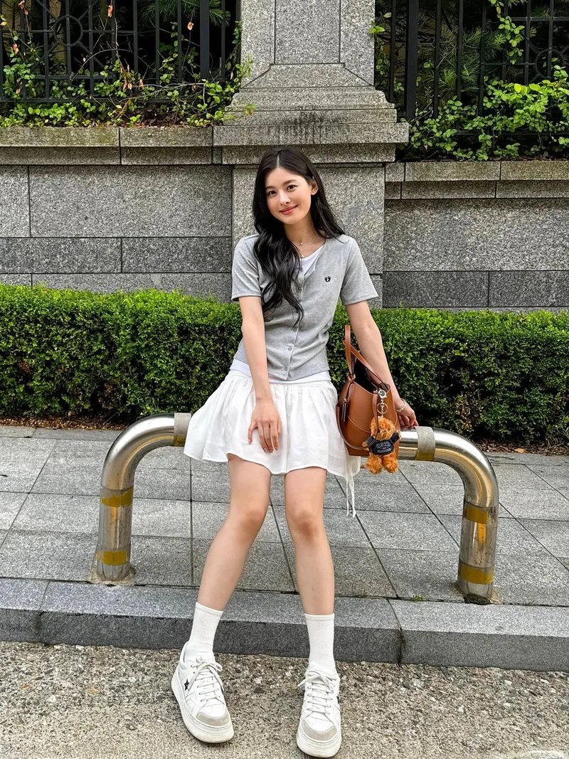 “이 발바닥 보면 바로 떠오르죠”…주하늘, 여름 오후의 설렘→행텐 코디 완성 / 하트페어링 출연자 모델 주하늘 인스타그램