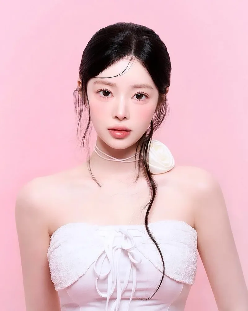 “투명한 시선 고요히 흐른다”…유혜원, 핑크빛 무드→여름 청순 시선 강탈 / 커플팰리스2 출연자 모델 유혜원 인스타그램