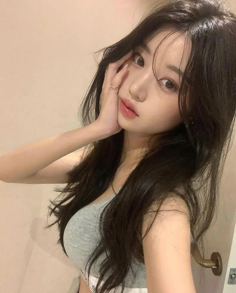 “여러분의 페이보릿은”…윤영채, 몽환적 시선→여름밤 감성 폭발 / 인플루언서 윤영채 인스타그램