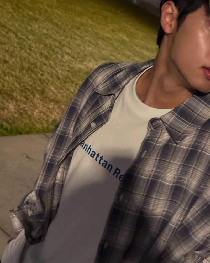 “은은하게 물든 여름밤 그림자”…손동표, 산뜻한 순간→청춘의 여운 / 가수 손동표 인스타그램