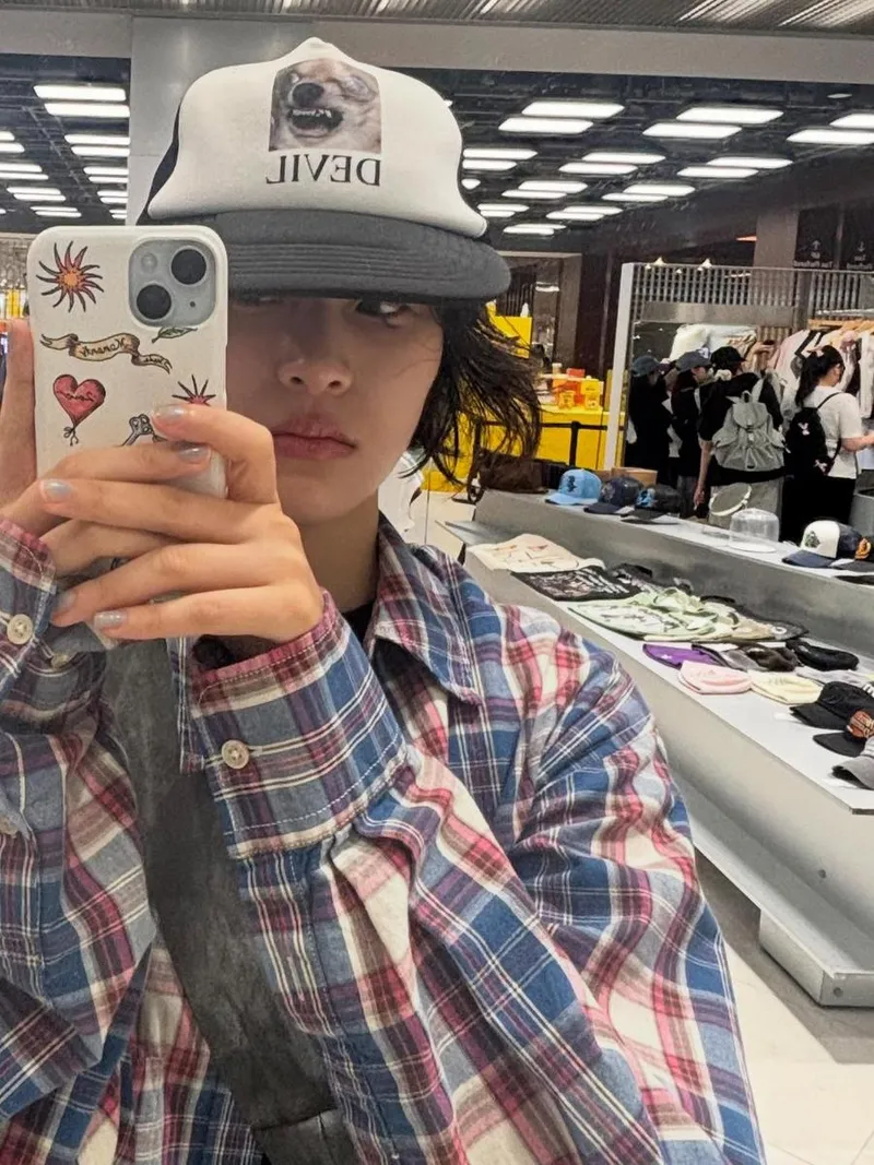 “박수치다 멍들고”…이수경, 자유 속 단발→신선 반전 / 배우 이수경 인스타그램