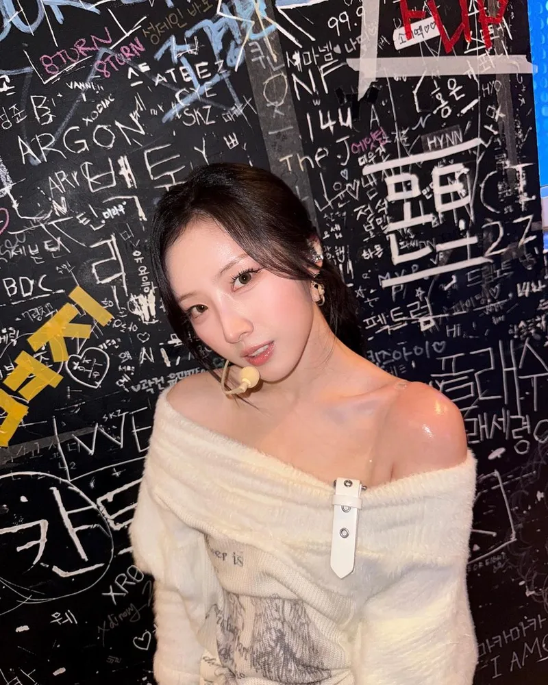 “무대 뒤 혼자만의 차분함”…하슬, 밤공기 속에서→여운 깊은 시선 / 걸그룹 아르테미스 하슬 인스타그램