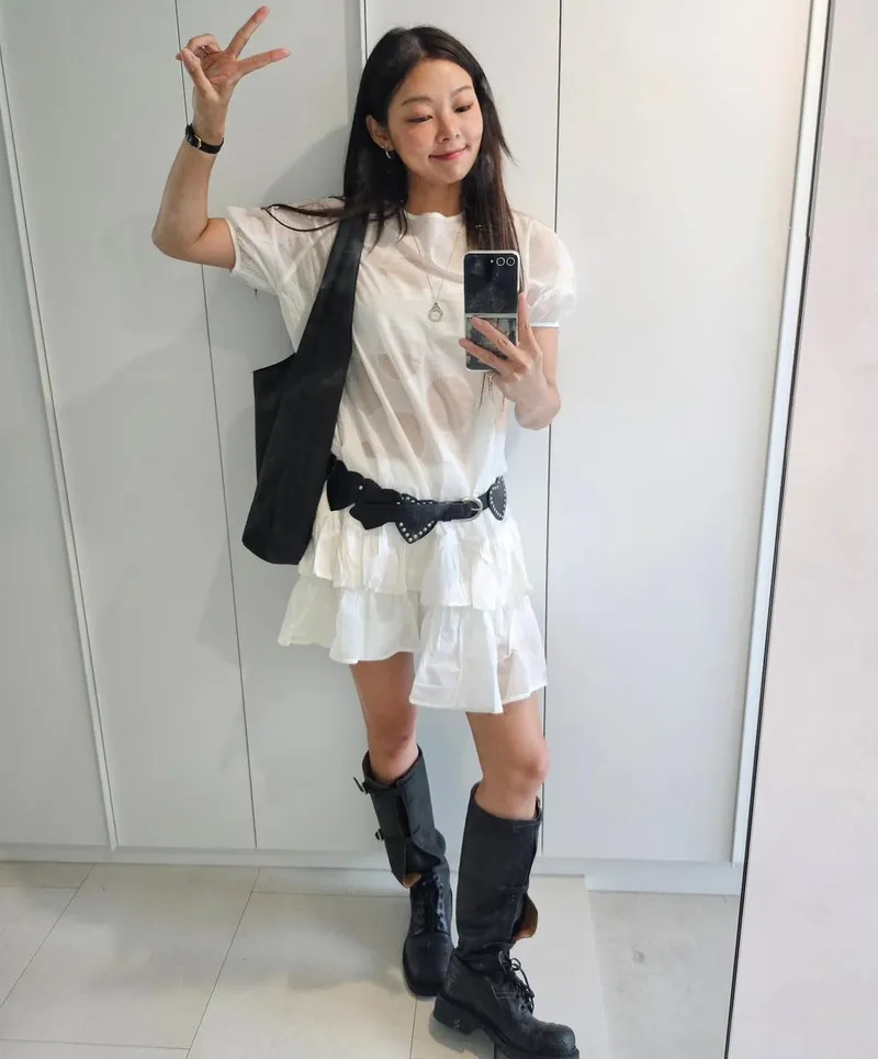 “탈색머리와 이별한 아침”…송해나, 화이트룩으로 여름을 연다→반전 청량 매력 / 모델, 방송인 송해나 인스타그램