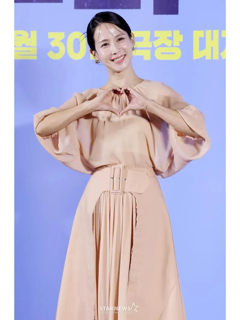 “영화관에서 만나요”…조여정, 여름 햇살 같은 미소→설렘 유발 / 배우 조여정 인스타그램