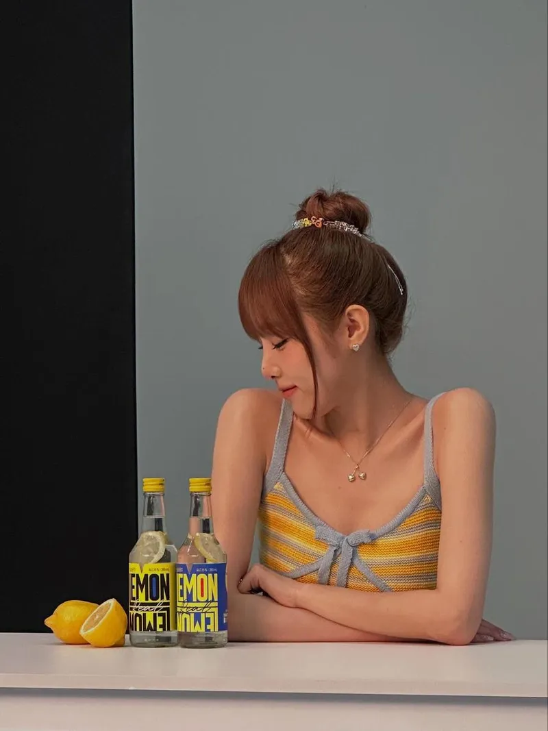 “상큼한 여름 한가운데”…최예나, 노란빛 미소→레몬처럼 청량한 자태 / 걸그룹 아이즈원 최예나 인스타그램