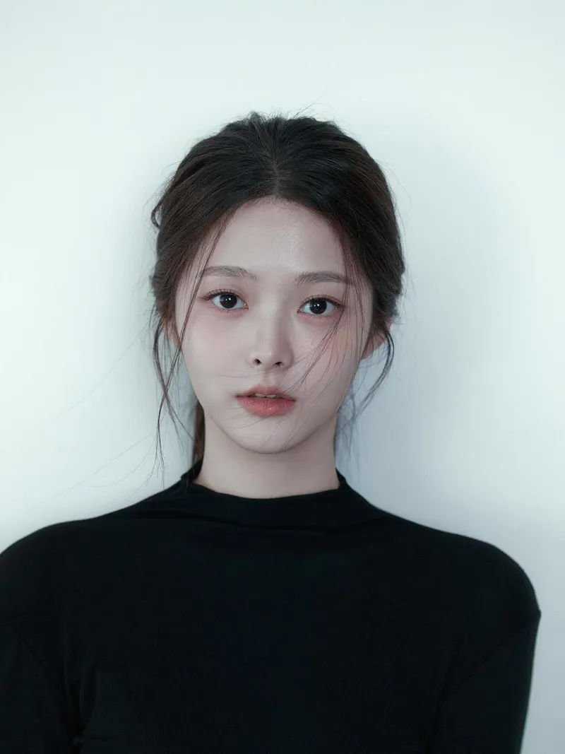 “고요함을 머금은 눈빛”…박지원, 깊은 여운→흑색 미감 절정 / 배우 박지원 인스타그램